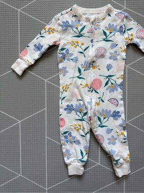 Old Navy|Baby girl white floral & fruit print long sleeve footless one piece•••